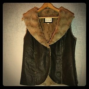 Olive & Oak Faux Fur Vest Size L
